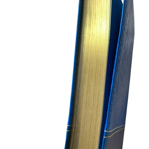 Devotional Book “Living in His Light” by David Jeremiah - Picture 4 of 8